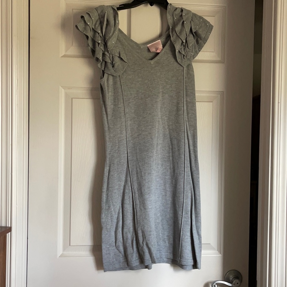 Sweater dress with accent on shoulders